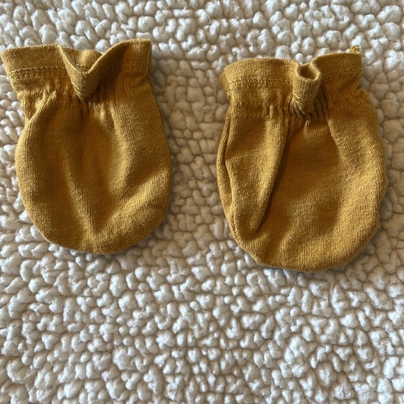 4 pack Gerber Baby Mitts - Picture 5 of 6